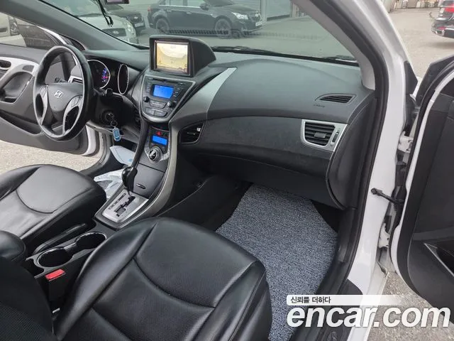 Hyundai AVANTE 2014 — фото 17