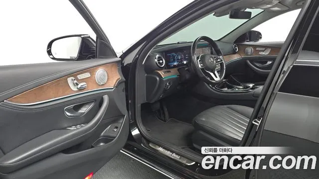 Mercedes-Benz E-Class 2020 — фото 12