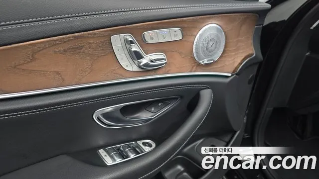 Mercedes-Benz E-Class 2020 — фото 13