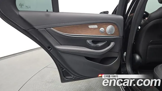 Mercedes-Benz E-Class 2020 — фото 14