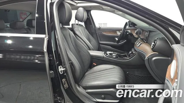 Mercedes-Benz E-Class 2020 — фото 15