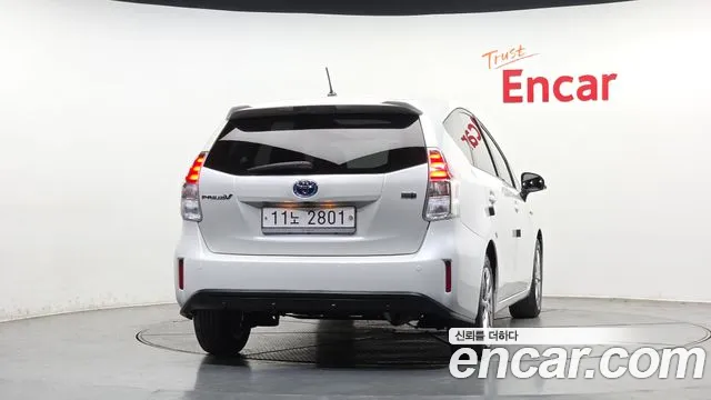 Toyota Prius 2015 — фото 4