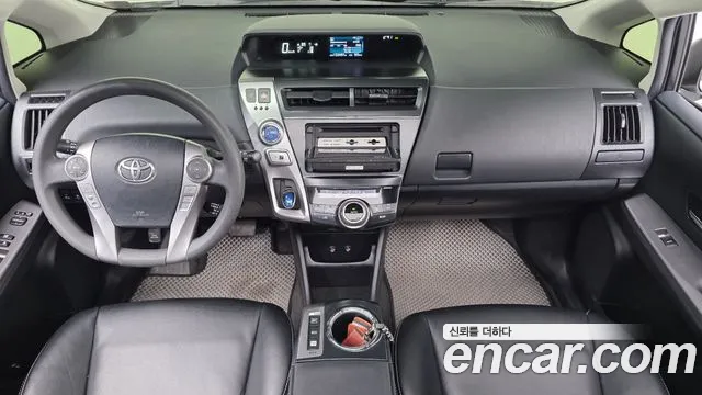 Toyota Prius 2015 — фото 7