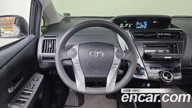 Toyota Prius 2015 — фото 13
