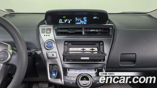 Toyota Prius 2015 — фото 14