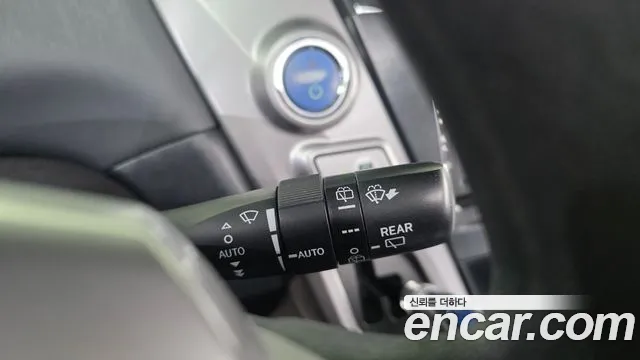 Toyota Prius 2015 — фото 17