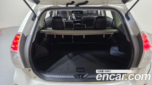 Toyota Prius 2015 — фото 20