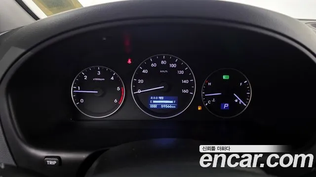 Hyundai Starex 2017 — фото 11