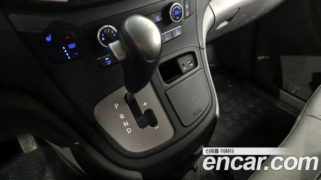 Hyundai Starex 2017 — фото 12