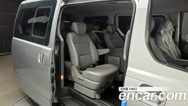 Hyundai Starex 2017 — фото 17