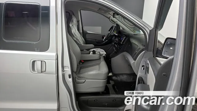 Hyundai Starex 2017 — фото 18