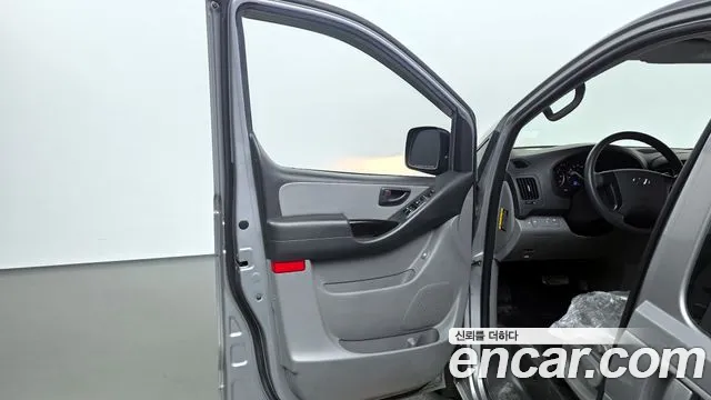 Hyundai Starex 2017 — фото 14