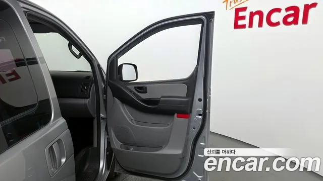Hyundai Starex 2017 — фото 15