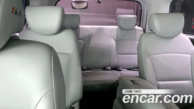 Hyundai Starex 2017 — фото 16