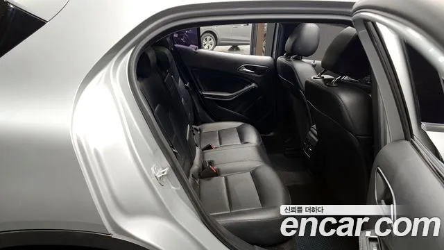 Mercedes-Benz GLA-Class 2015 — фото 11