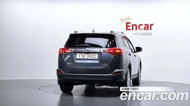 Toyota RAV4 2015 — фото 4