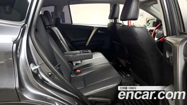 Toyota RAV4 2015 — фото 12