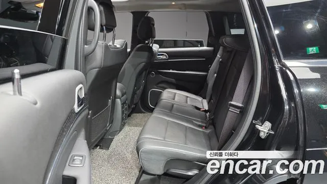 Jeep Cherokee 2019 — фото 18