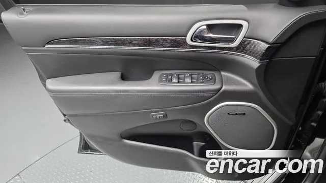 Jeep Cherokee 2019 — фото 14