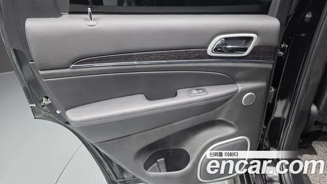 Jeep Cherokee 2019 — фото 15