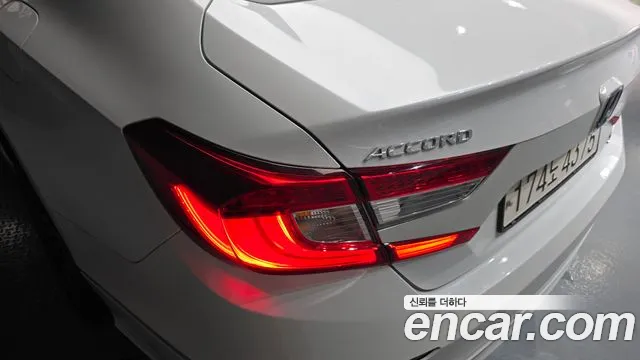 Honda Accord 2022 — фото 9