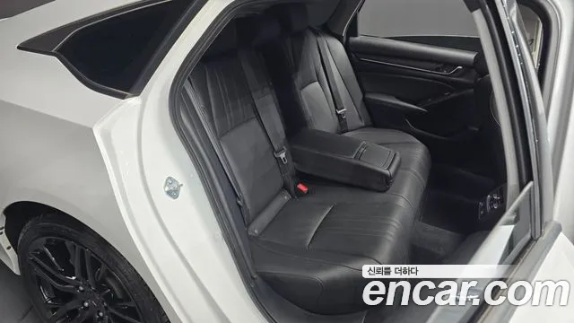 Honda Accord 2022 — фото 16