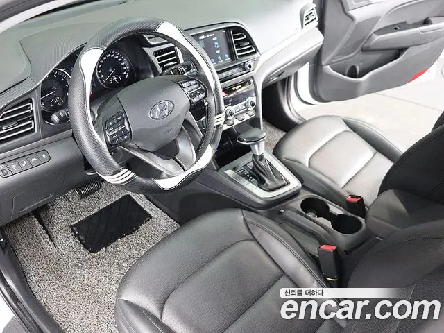 Hyundai AVANTE 2019 — фото 17