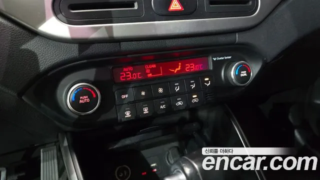 Kia Carens 2015 — фото 15