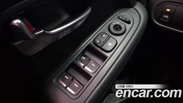 Kia Carens 2015 — фото 18