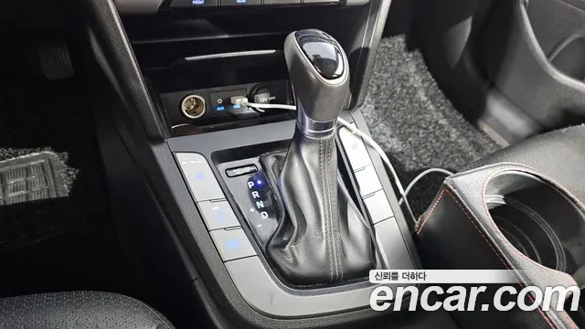Hyundai AVANTE 2017 — фото 9