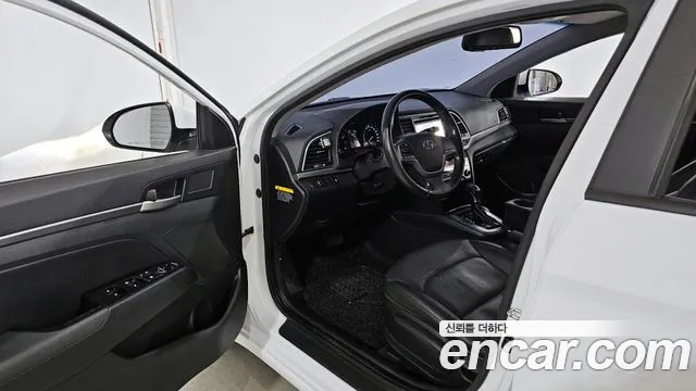 Hyundai AVANTE 2017 — фото 10