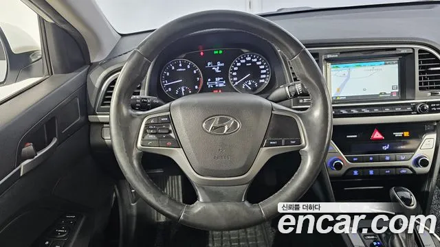 Hyundai AVANTE 2017 — фото 13