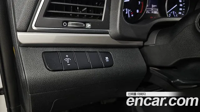 Hyundai AVANTE 2017 — фото 14