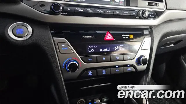 Hyundai AVANTE 2017 — фото 18