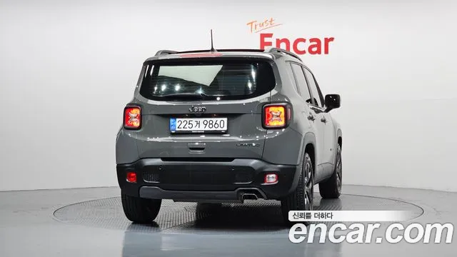 Jeep Renegade 2022 — фото 4