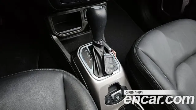 Jeep Renegade 2022 — фото 12