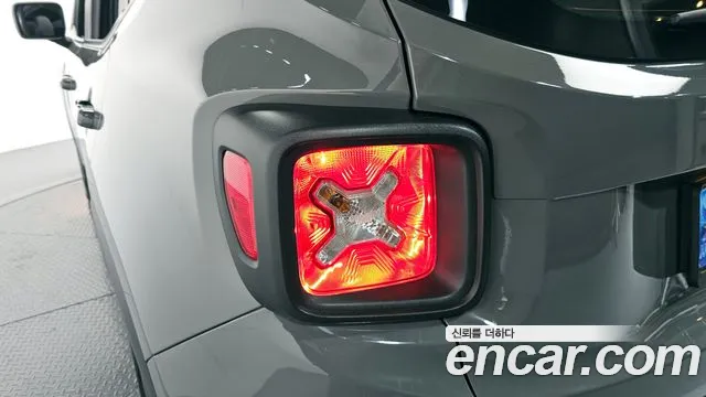 Jeep Renegade 2022 — фото 9