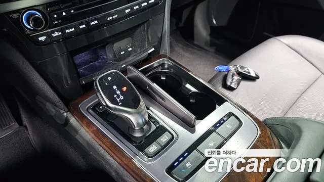 Hyundai Equus 2014 — фото 9