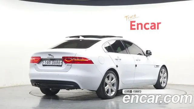 Jaguar XE 2016 — фото 2