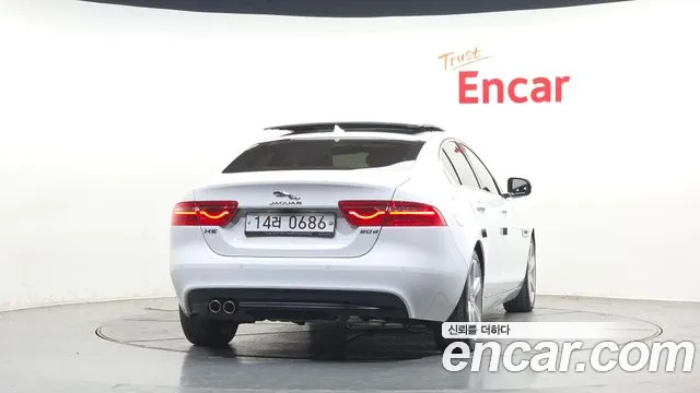 Jaguar XE 2016 — фото 4
