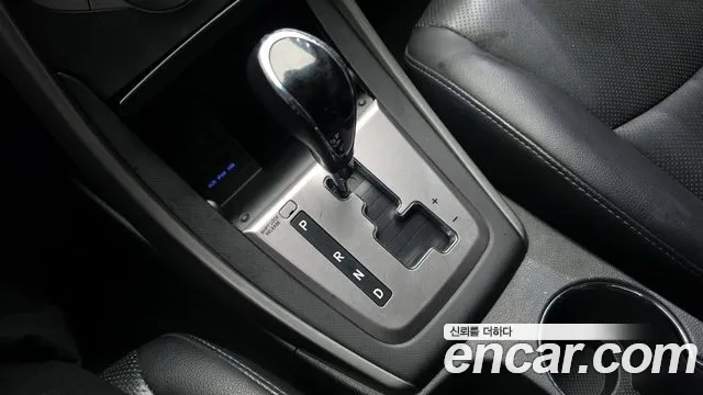 Hyundai AVANTE 2014 — фото 12