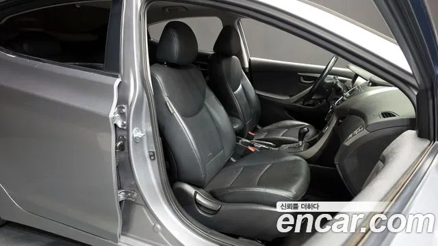 Hyundai AVANTE 2014 — фото 18