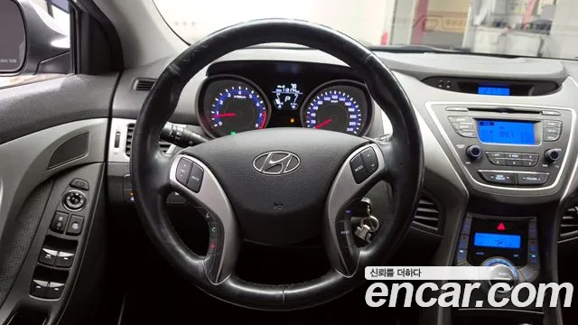 Hyundai AVANTE 2014 — фото 19