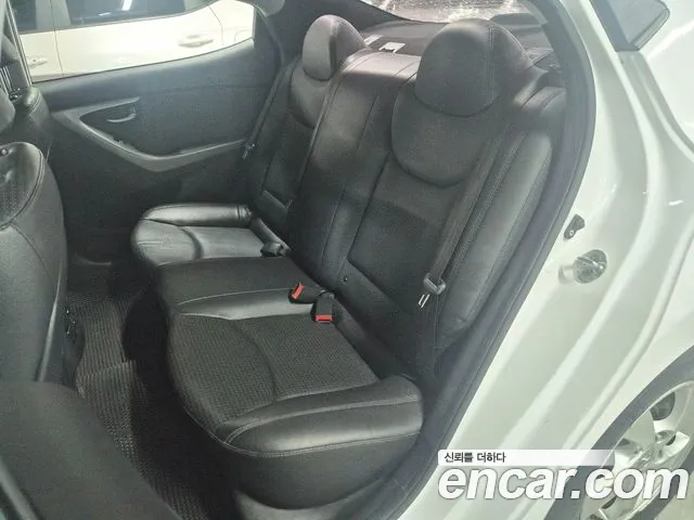 Hyundai AVANTE 2015 — фото 10