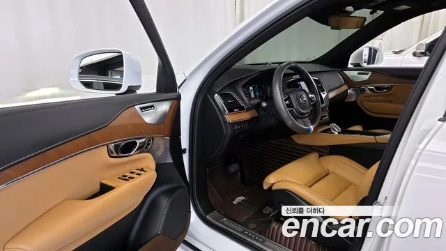 Volvo XC90 2020 — фото 13