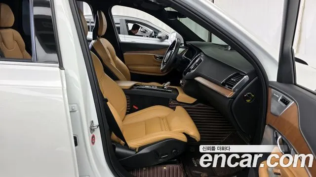 Volvo XC90 2020 — фото 17