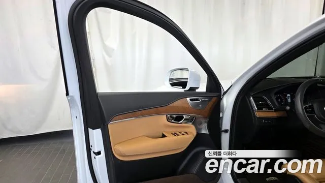 Volvo XC90 2020 — фото 14