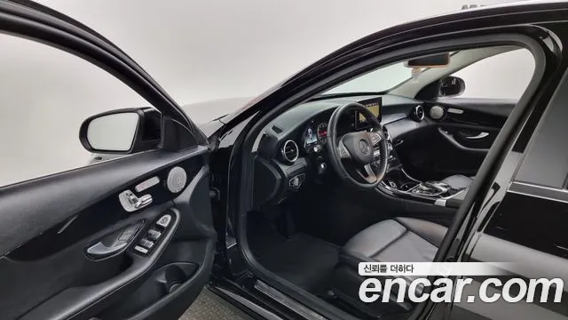 Mercedes-Benz C-Class 2018 — фото 12