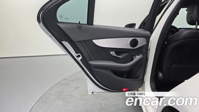 Mercedes-Benz C-Class 2020 — фото 15