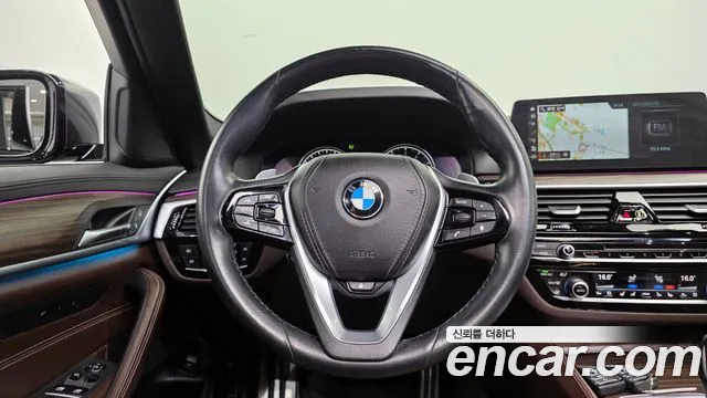 BMW 5-Series 2018 — фото 19